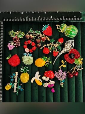 20 Pieces Colorful Floral and Fruit Brooch Set